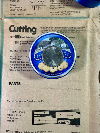 Fabric pattern disc with blue border on a paper background